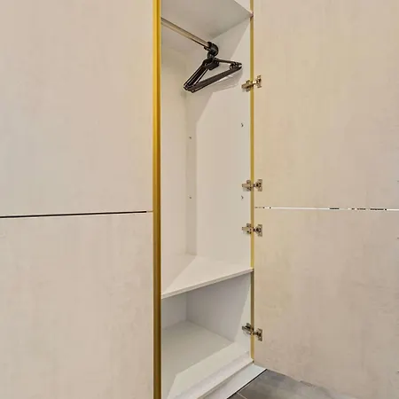 Modern With Parking In Appartement *