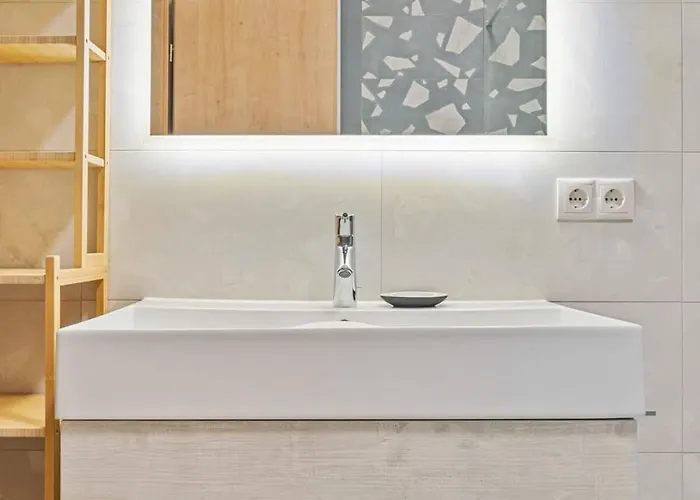 Modern With Parking In *