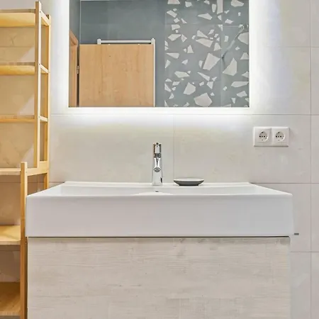 Modern With Parking In *